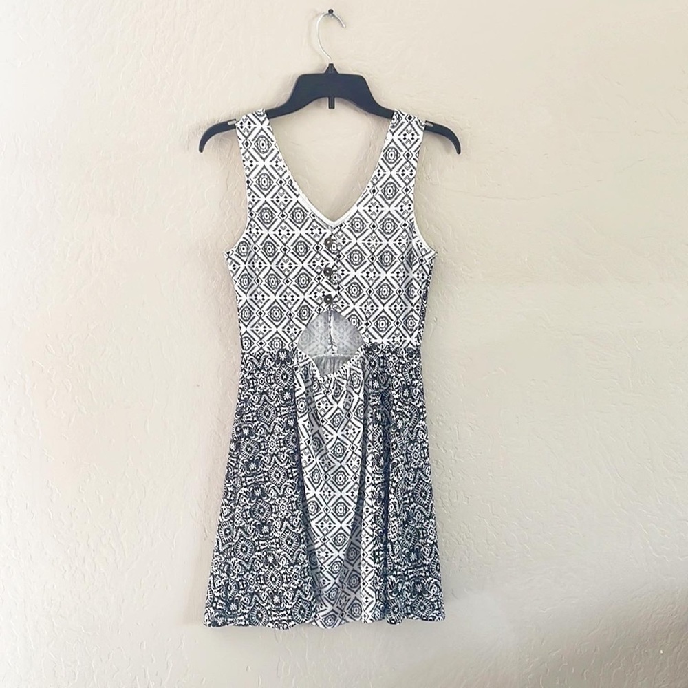 🌿Final Sale 
Rewind Black And White Keyhole‎ Open Back Dress - Picture 4 of 8
